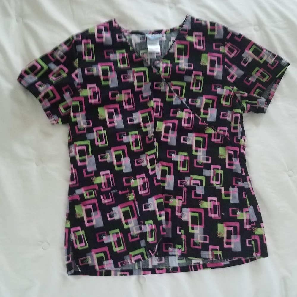 SCRUB TOP